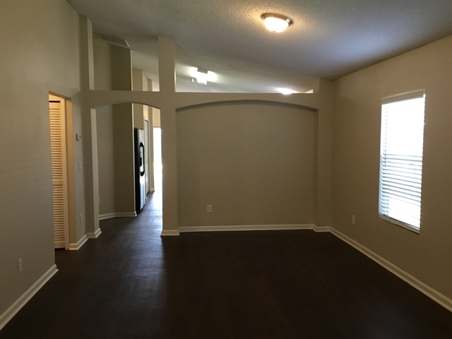 Building Photo - 2702 Fox Creek Dr E