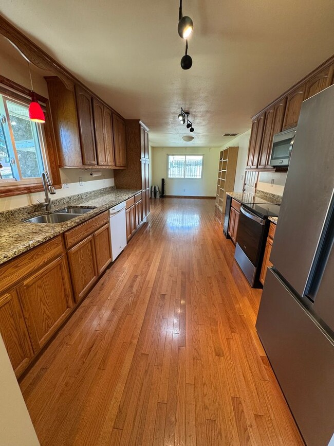 Building Photo - 3Bd/2Ba Kent House