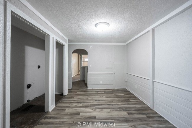 Building Photo - 240 N Beville Ave