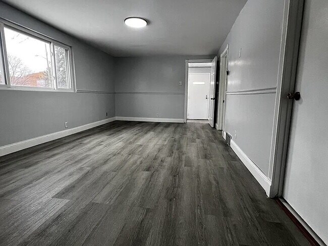 Building Photo - ELEGANT HOME