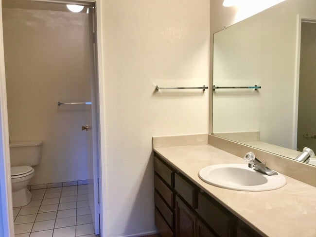 Building Photo - SOLAR POWERED 3 Bedroom 2 bath with large ...