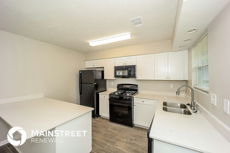 Building Photo - 2014 Radford Ct