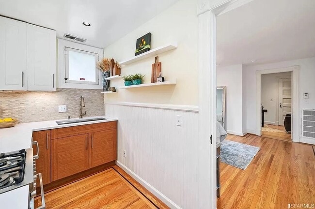 Building Photo - 2096 Pine St