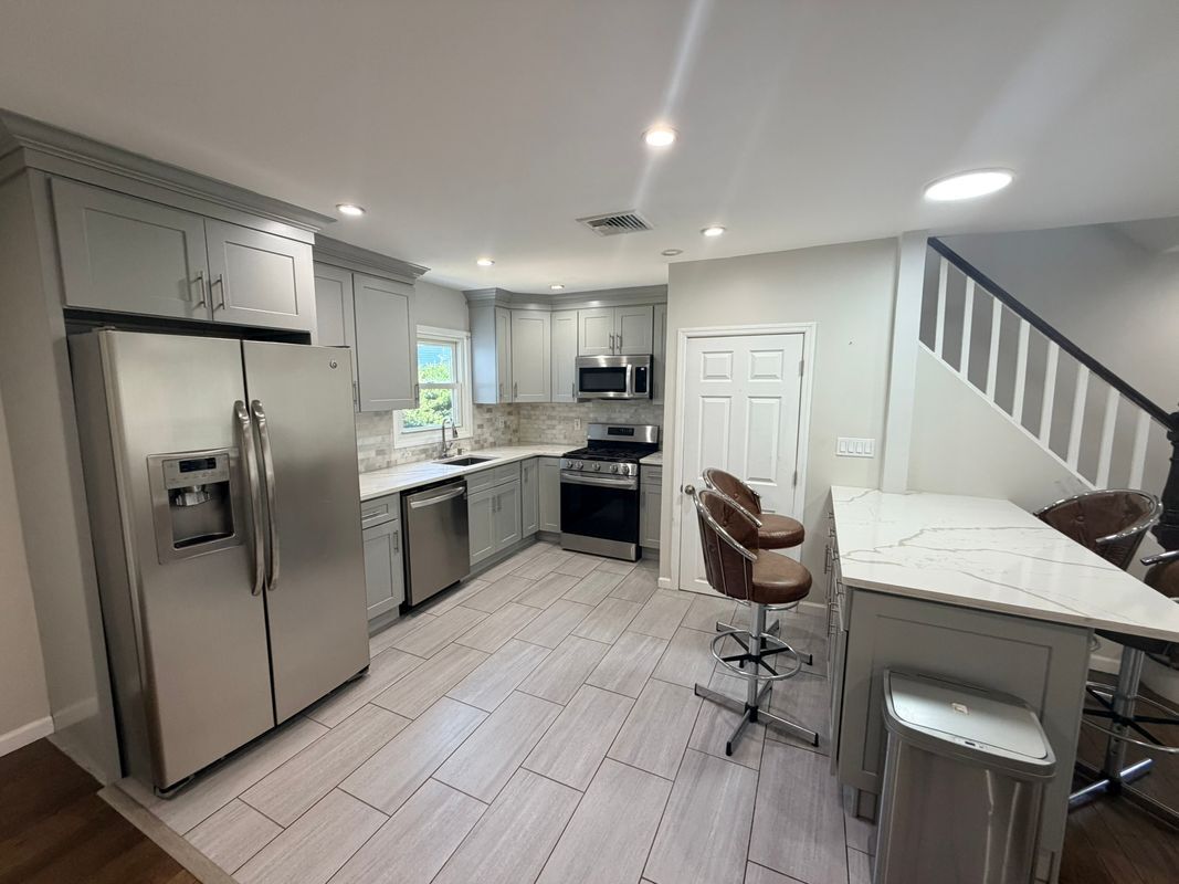 Building Photo - 10 Dunstan Dr
