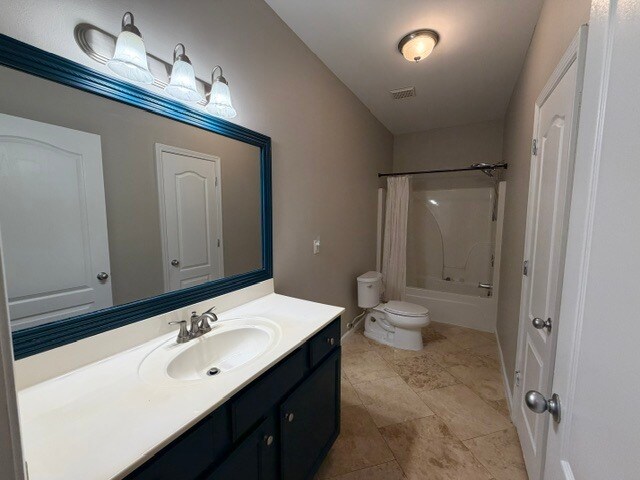 Building Photo - 2457 Lakeview Dr S