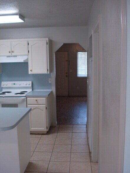 Building Photo - 60 E 200 N