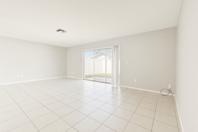 Building Photo - 4532 SW 8th Pl