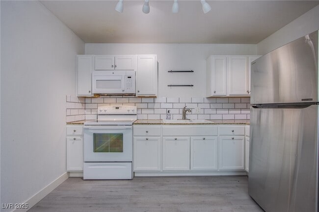 Building Photo - 5009 Evergreen Ave