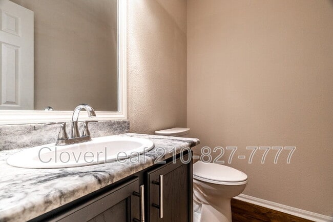 Building Photo - 802 Amber Knoll