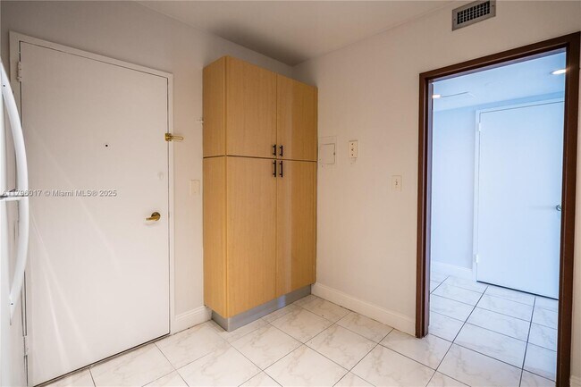 Building Photo - 5700 Collins Ave