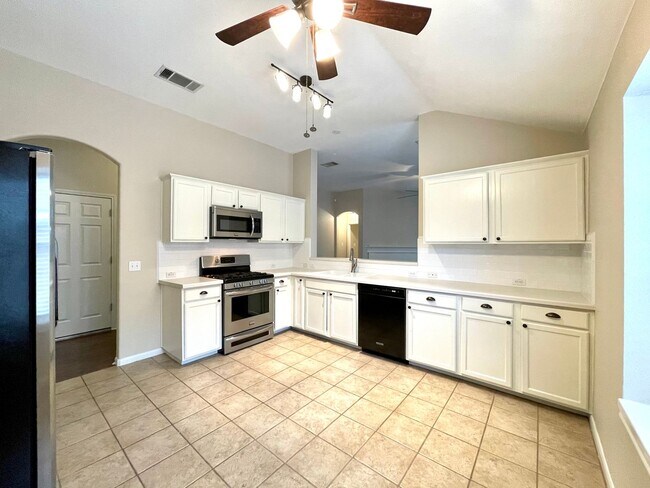 Building Photo - Charming 3-Bedroom Oasis in Round Rock