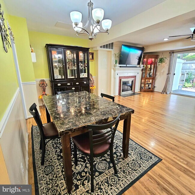 Building Photo - 7603 Tiverton Dr