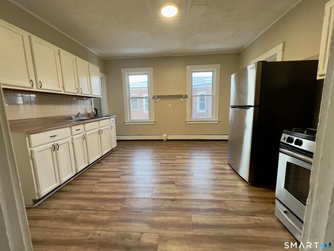 Building Photo - 838 Capitol Ave