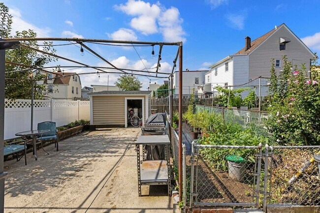 Building Photo - 98 Bergen Ave