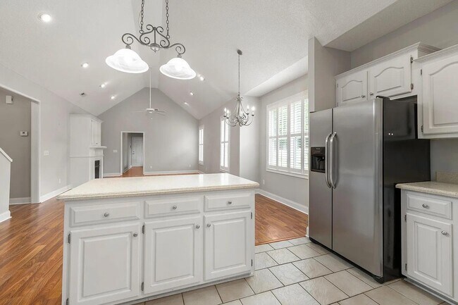 Building Photo - 3225 Mayflower Ln