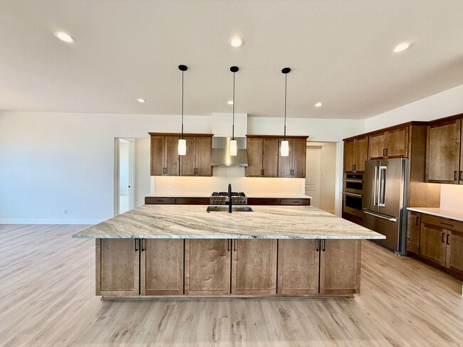 Building Photo - Luxury Living in Kissing Camels – 4 Bed | ...