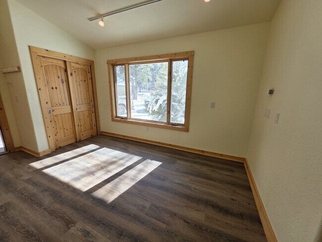 Building Photo - 65 Bunker Ct