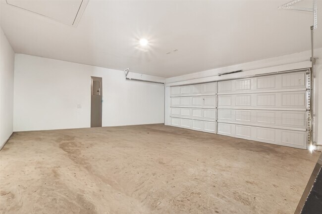 Building Photo - 7642 Terania Mdw Ln