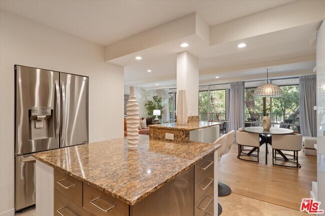 Building Photo - 850 Kings Rd