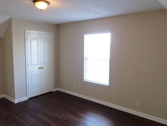 Building Photo - 2836 Islington Dr