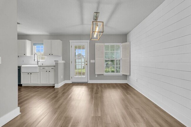 Building Photo - 403 Dovetail Cir