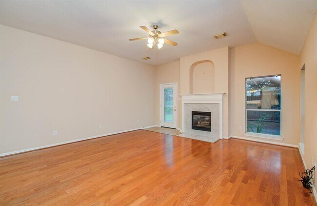 Building Photo - 14403 Red Tailed Hawk Ln
