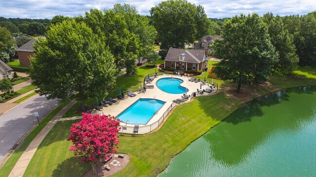 Building Photo - 1765 Hartwell Manor N