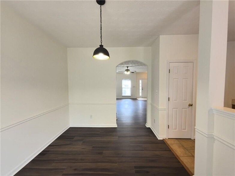 Building Photo - 619 Kenridge Way