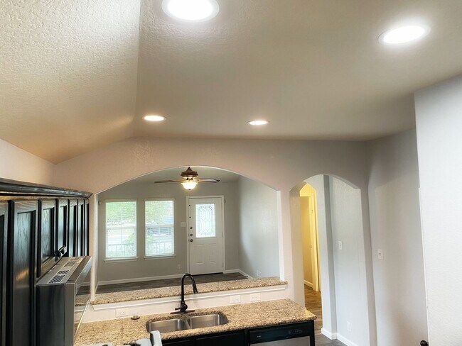 Building Photo - 518 Melody Wind