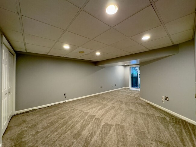 Building Photo - A Spacious 3-Bedroom / 2-Bathroom Apartmen...