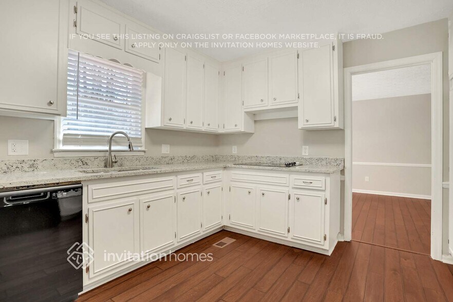 Building Photo - 4885 Cove St