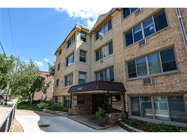 Building Photo - 2727 W 43rd St