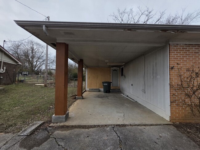 Building Photo - 3701 Bahama Dr