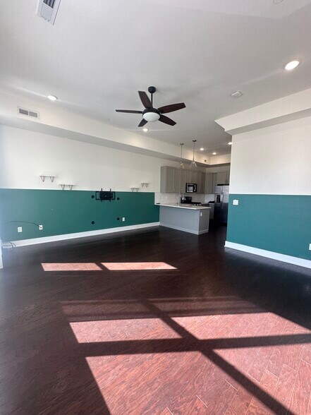 Living Room - 516 W Montgomery Ave