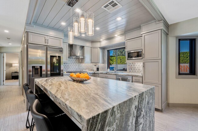 Building Photo - 2222 E Via Escuela