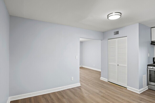 Building Photo - 2207 Callow Ave