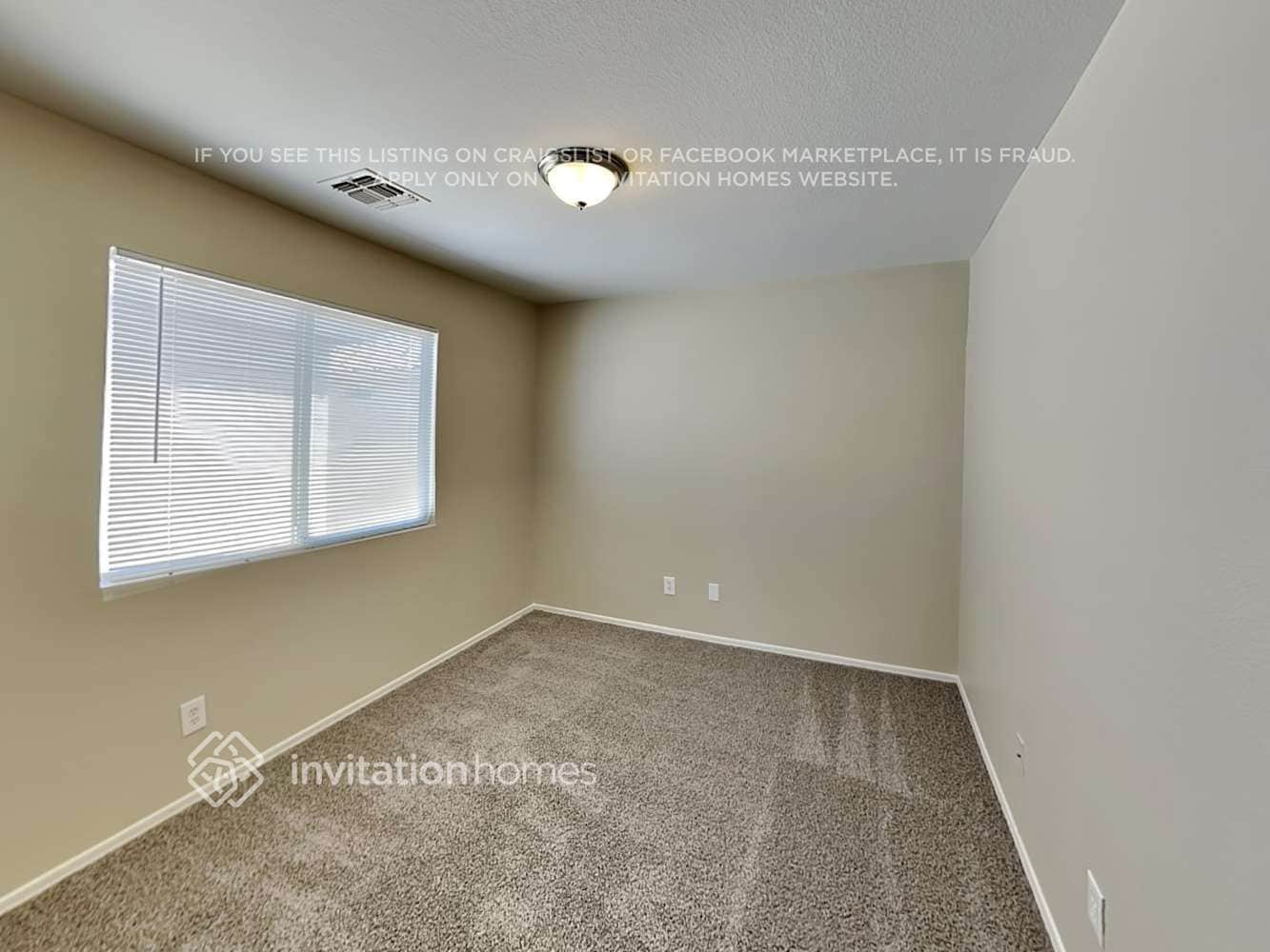 Building Photo - 1419 E Mobile Ln