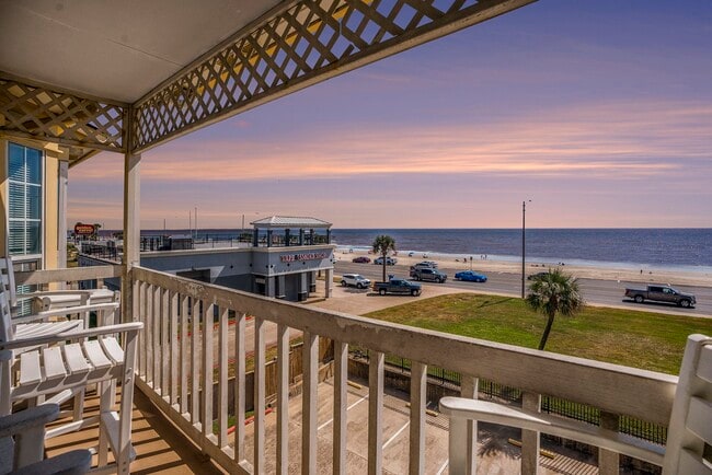 Building Photo - 6300 Seawall Blvd