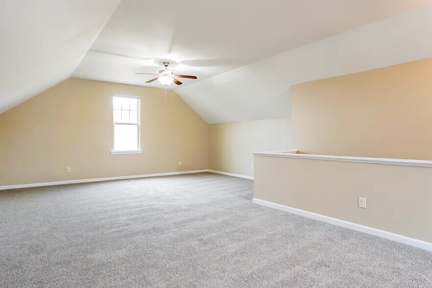 Building Photo - 65 Crest Cir