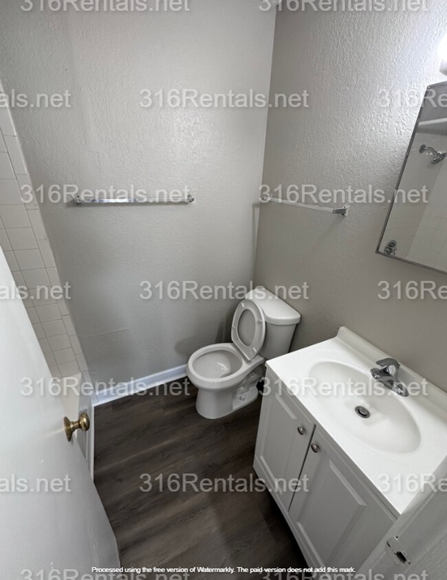 Building Photo - $745 - COMING SOON! Accepting SECTION 8/ Housing Voucher 3 bedroom / 1 bathroom - Remodeled Apart...