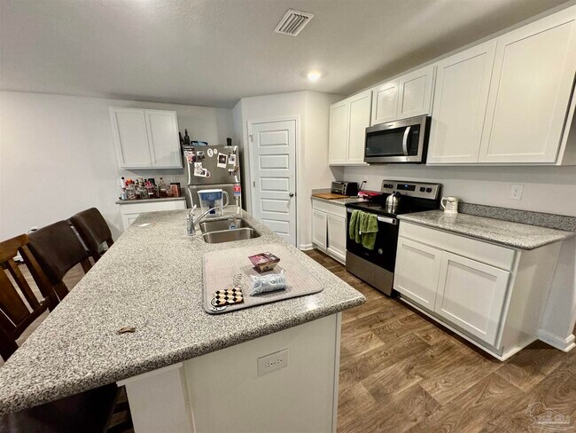 Building Photo - 5468 Merlin