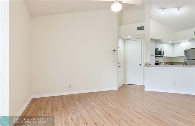 Building Photo - 417 Vista Isles Dr