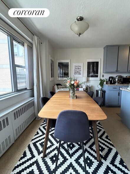 Building Photo - 100 W 93rd St