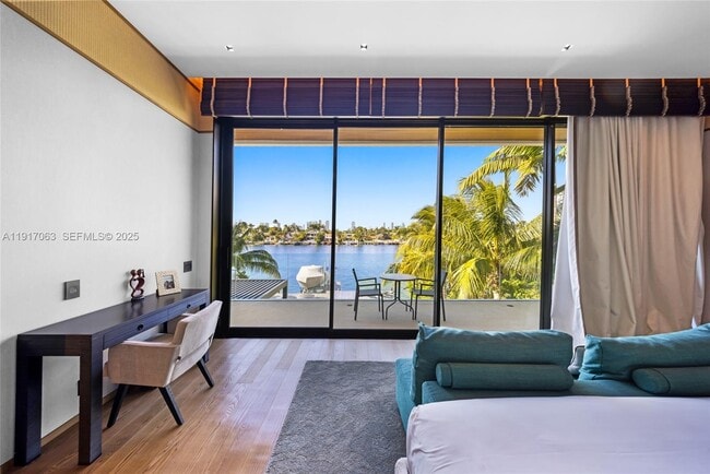 Building Photo - 200 W Rivo Alto Dr