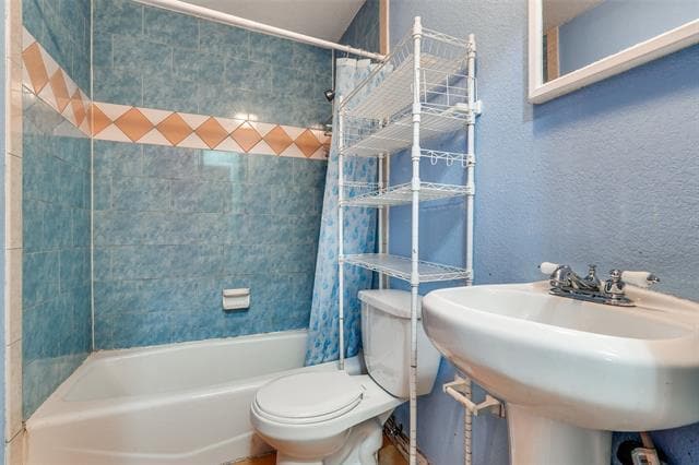 Building Photo - 4022 Baker Ave