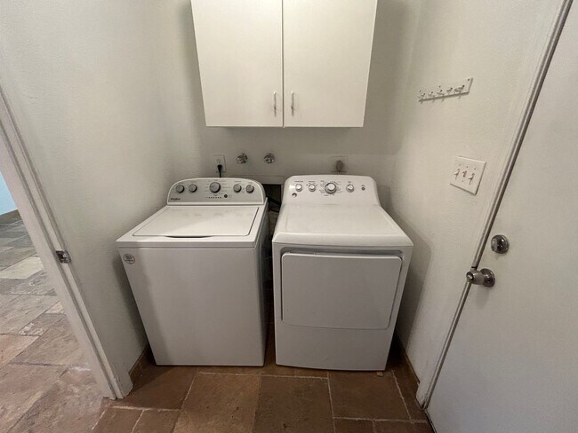 Building Photo - 3 Bed with a private pool