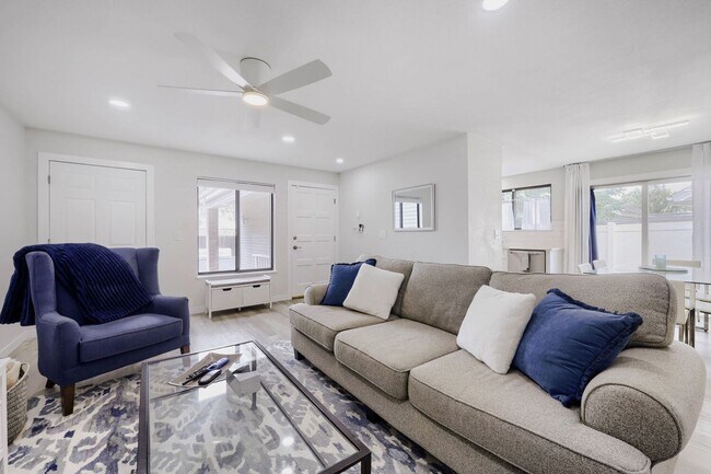 Building Photo - Updated 2 Bedroom Townhouse in Thornton