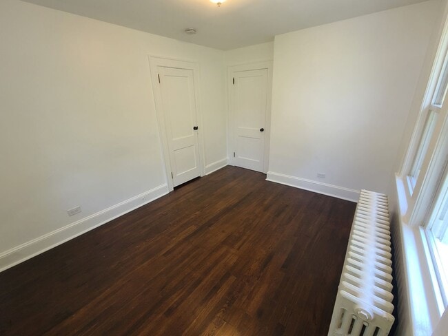 Building Photo - 4 bedrooms and 1.5 bathrooms, this home of...