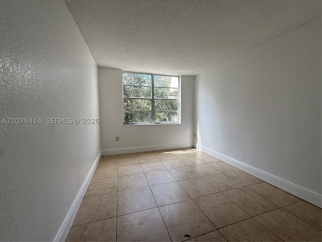 Building Photo - 13100 SW 92nd Ave