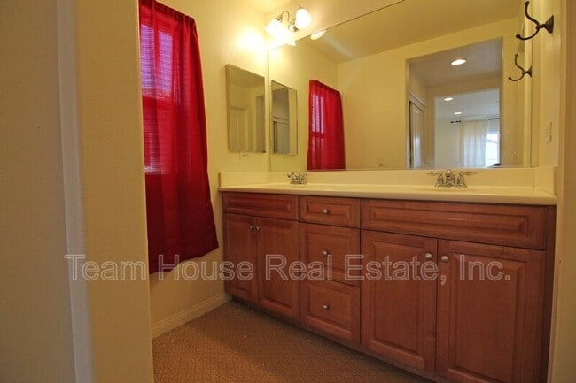 Building Photo - 28440 Mirabelle Ln